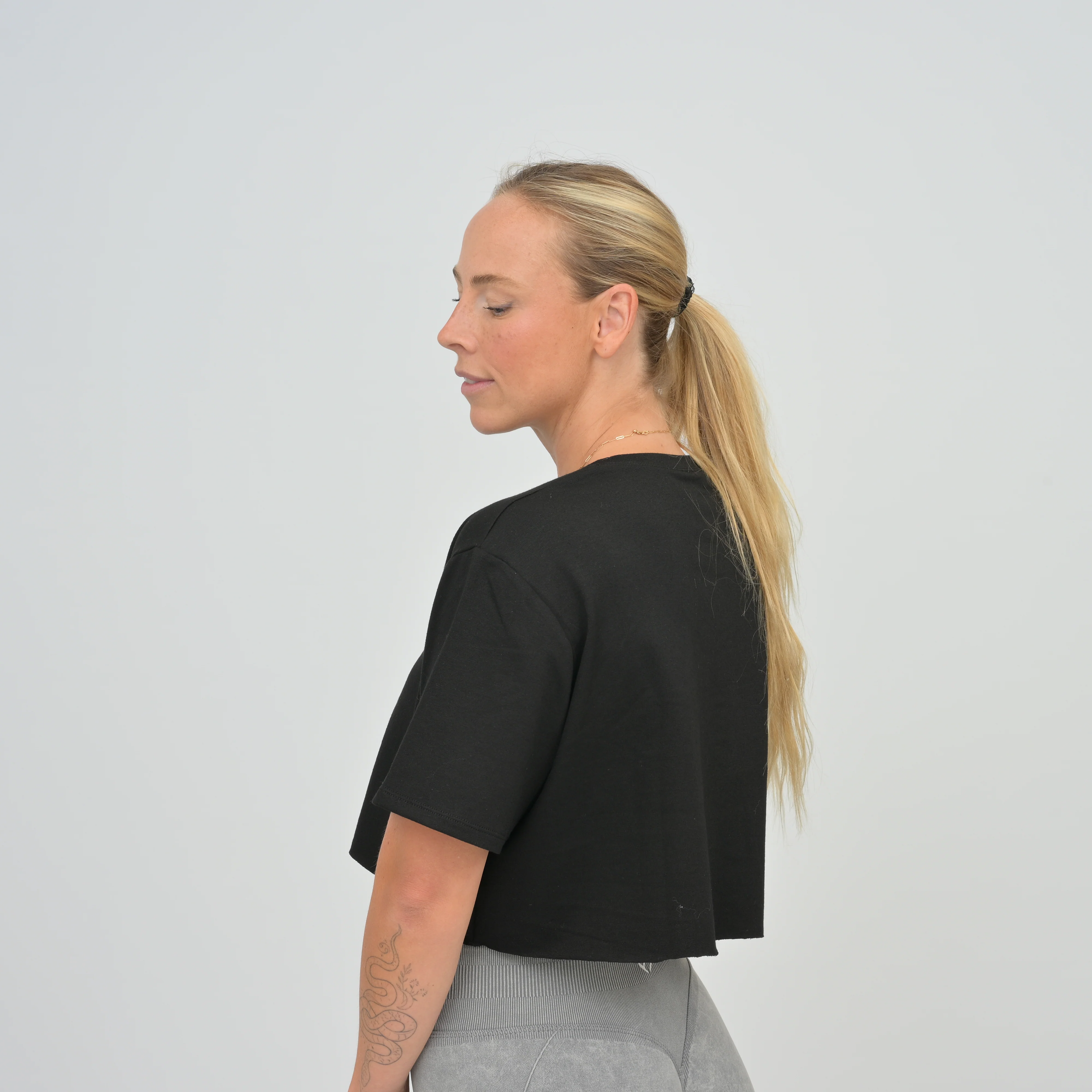 Daphne Crop Tee - Image 15
