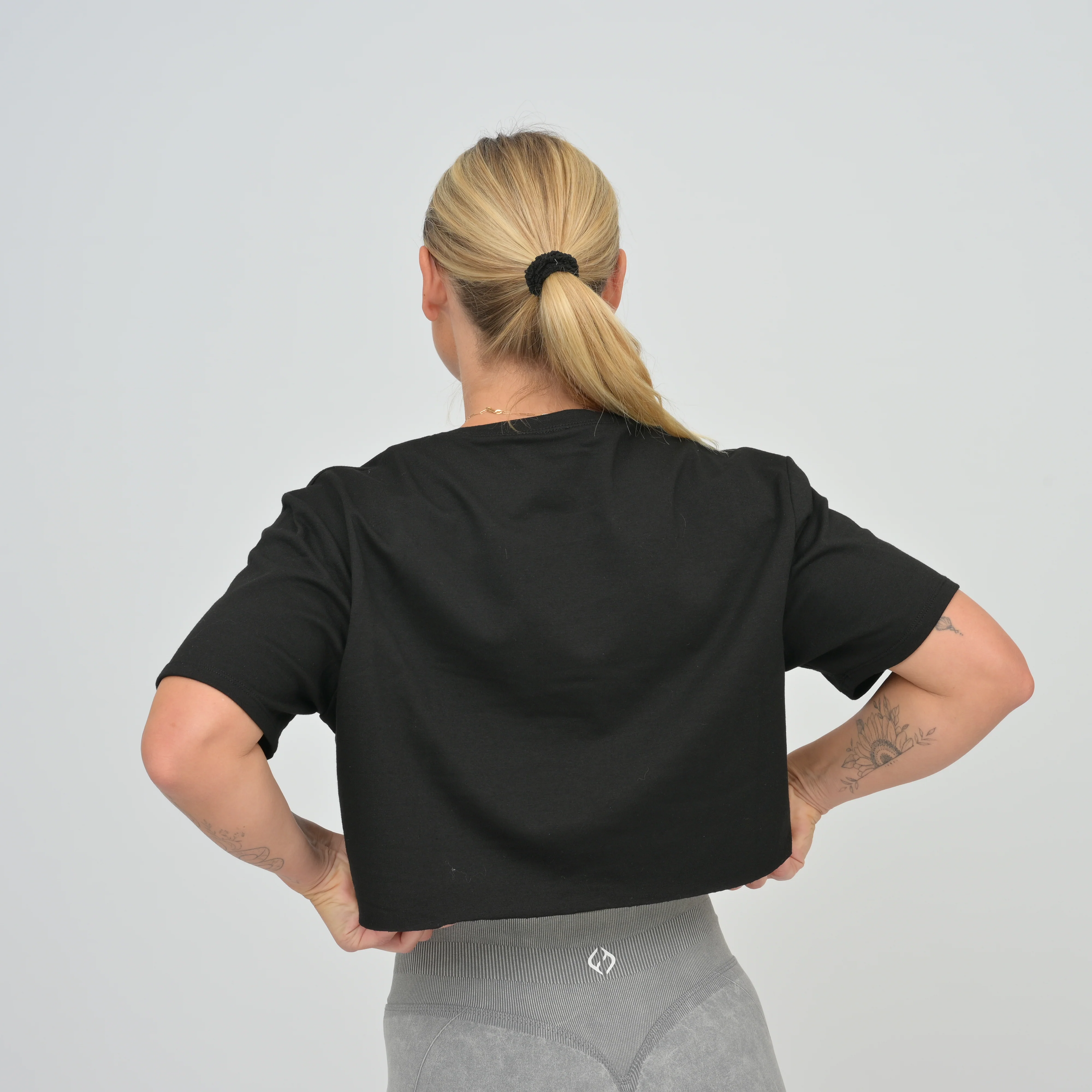 Daphne Crop Tee - Image 17