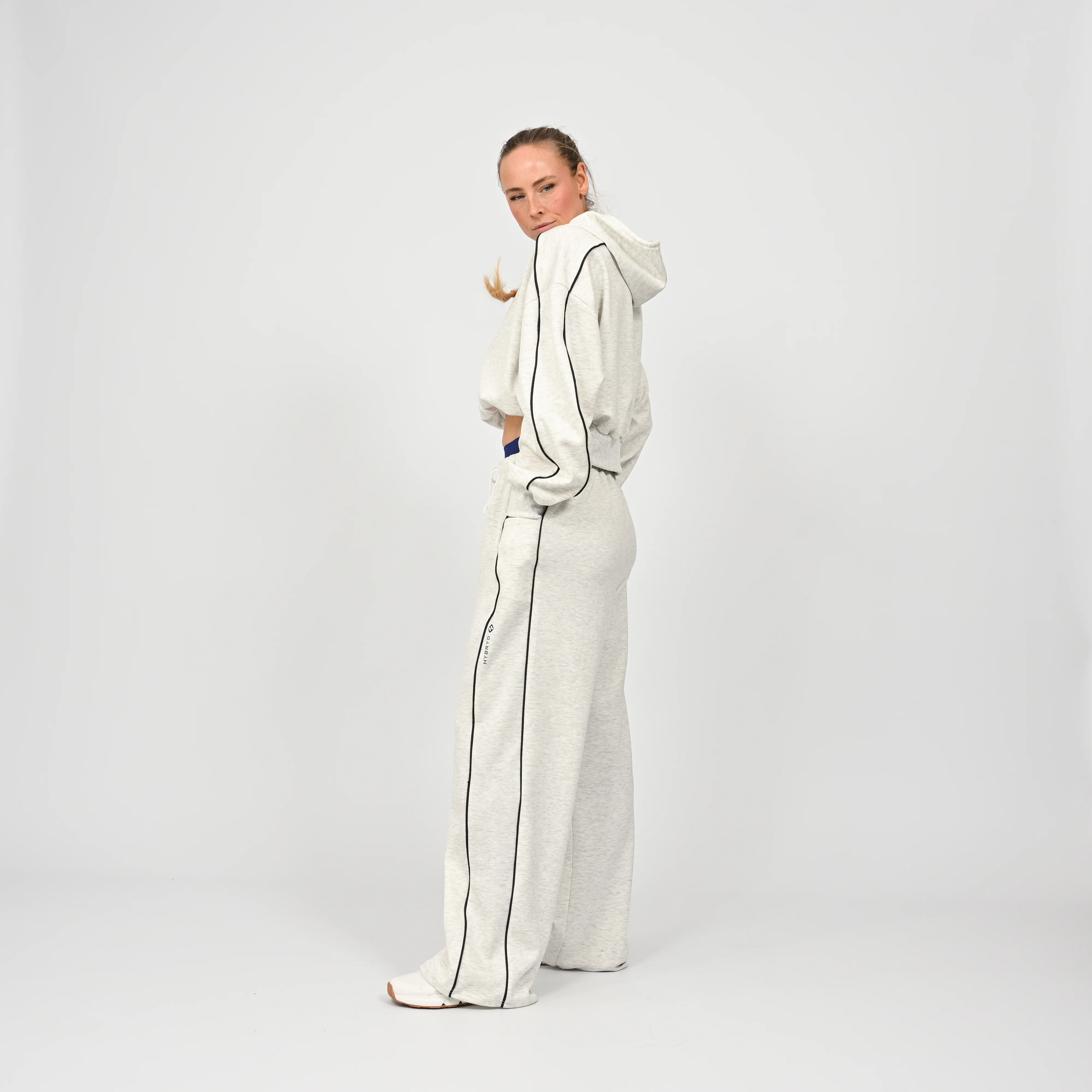 Maria Cropped Hoody - Image 10