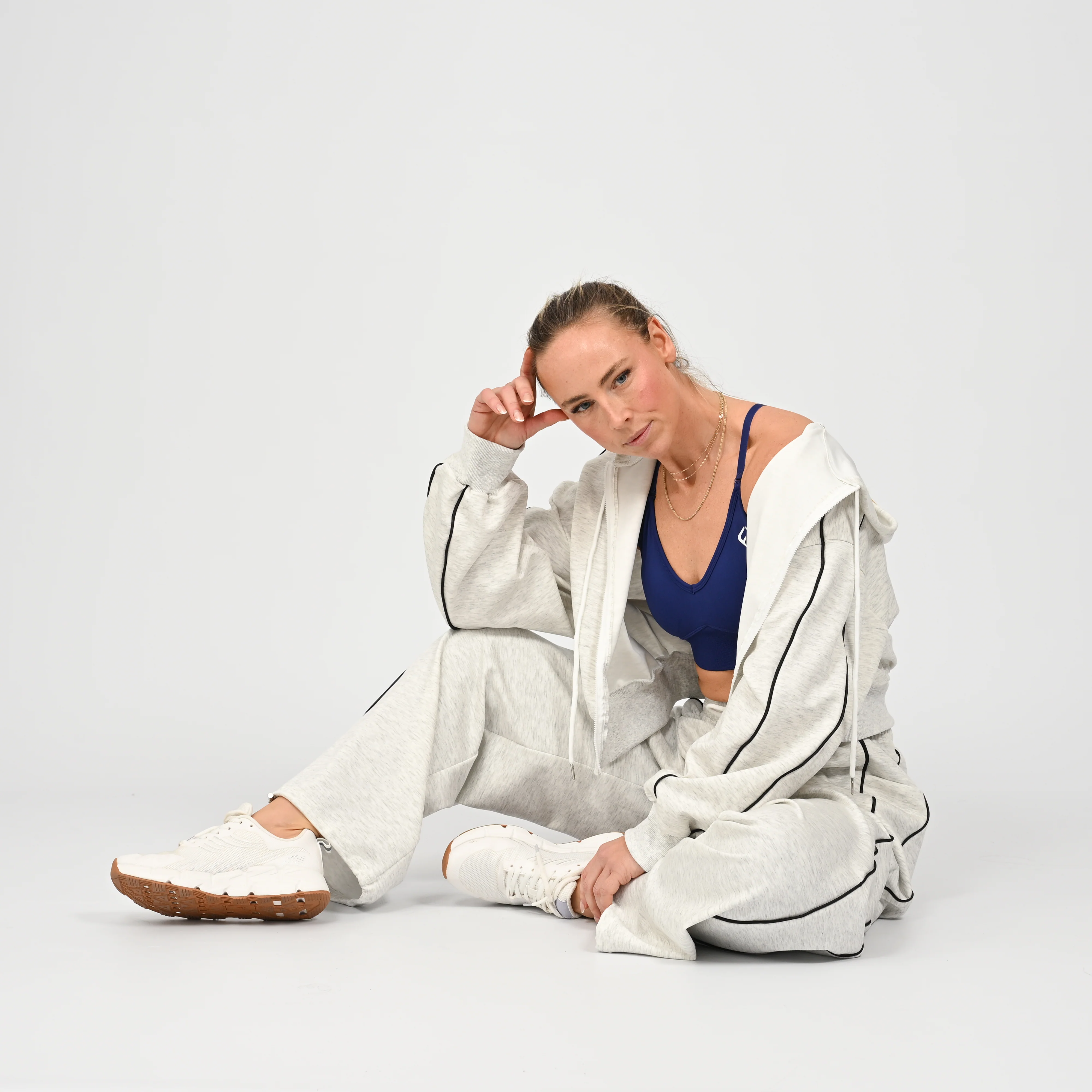 Maria Cropped Hoody - Image 3